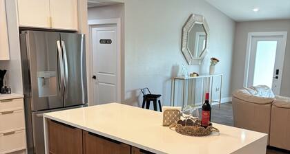 4-bedroom with AC,city water no bad smell and WiFi in charming Port Charlotte