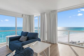 Leilighet, flere senger (Shoreline Towers 1081) | Oppholdsområde | TV