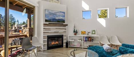 Televisión, chimenea