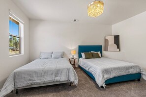 3 bedrooms, desk, iron/ironing board, travel crib - Newly Built Flagstaff Home + Grill + Korean BBQ! (Flagstaff)