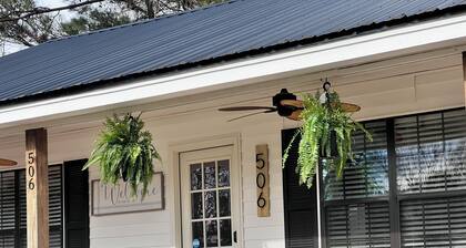 Charming 3-bedroom cottage - 5 minutes to Ole Miss!