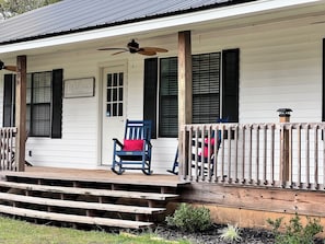 Exterior detail - Charming 3-bedroom cottage - 5 minutes to Ole Miss! (Oxford)