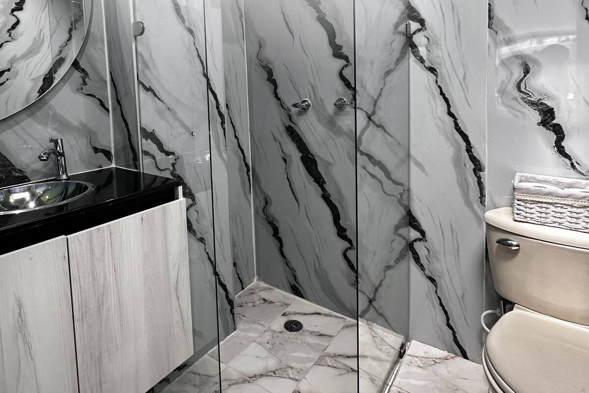 Basic Suite, City View | Bathroom