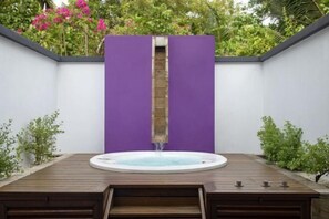 Outdoor spa tub - Dhawa Ihuru, part of Banyan Group (Ihuru)