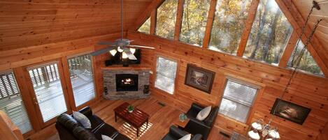 Smart-TV, Kamin, Stereoanlage