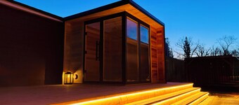 Lakeview Retreat – Ice Fishing, Sauna & Pizza Oven BBQ Getaway Winnipeg Beach