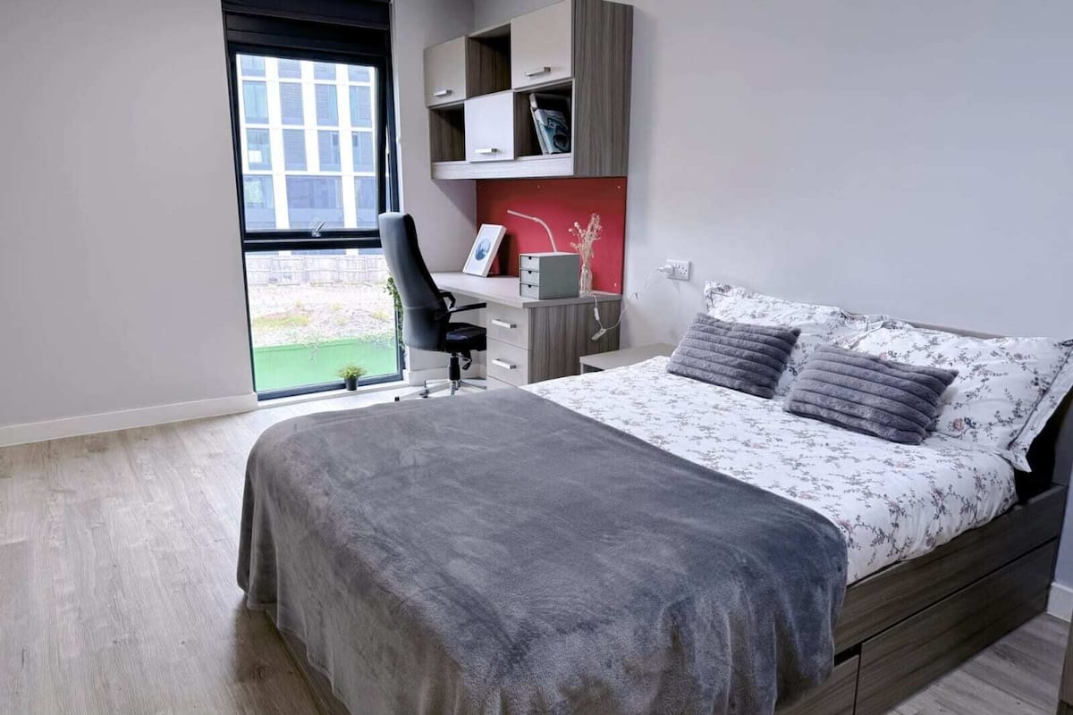 1 bedroom, blackout curtains, iron/ironing board, free WiFi