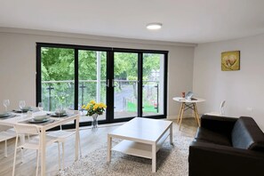 Apartment, 3 Bedrooms, Non Smoking | Living area - Manor Park Court (Coventry)