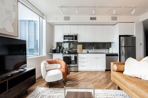 冰箱、微波炉、烤箱、炉灶