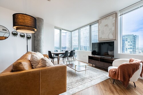 2BR | Pool, Gym, Rooftop | Bellevue | Sophari A