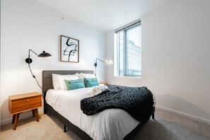 2 slaapkamers, een strijkplank/strijkijzer, gratis wifi, beddengoed