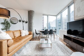 Living area - 2BR | Pool, Gym, Rooftop | Bellevue | Sophari A (Bellevue)