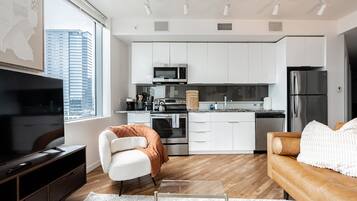 Coffee/tea maker, fridge, microwave, oven