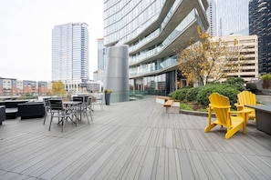 Outdoor dining - 2BR | Gym, Pool | Bellevue | Sophari Towers I (Bellevue)
