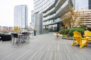 Outdoor dining - 2BR | Gym, Pool | Bellevue | Sophari Towers H (Bellevue)