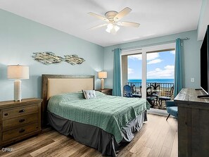 2 bedrooms - Laketown Wharf 1523 (Panama City Beach)