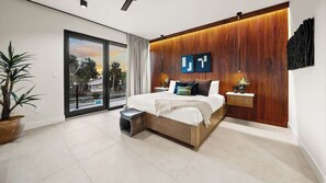 5 bedrooms, desk, iron/ironing board, free WiFi - #1 Rooftop Gulf Views-Theatre Room-Unmatched Slide (Sarasota)