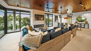 Smart TV, fireplace, video games, offices - #1 Rooftop Gulf Views-Theatre Room-Unmatched Slide (Sarasota)