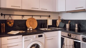 Unclassified image, 3 of 22, button - Tshuapa - 1 Bedroom in Tiergarten (Berlin)