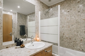 Apartment, Accessible - Anla - 2 Bedrooms and Parking in Arroios (Lisbon)