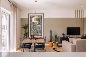 Apartment | 2 bedrooms - Lampoul - 2 Bedrooms and Balcony in Lapa (Lisbon)