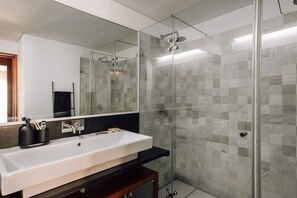 Apartment | 2 bedrooms - Campania - 2 Bedrooms and Parking in Estrela (Lisbon)
