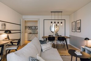 Room - Samarra - 2 Bedrooms and Shared Pool in Areeiro (Lisbon)