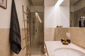 Apartment - Lomami - 3 Bedrooms in Avenidas Novas (Lisbon)