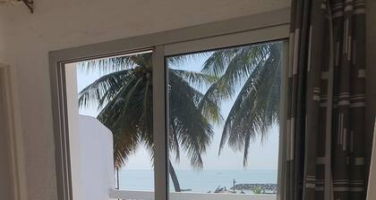 Rare in Saly! Seafront detached villa - 1st line, under the coconut trees.