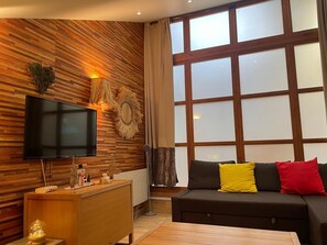 Living area - Charming two-room apartment for rent in Saint Etienne de Tinée (Saint-Étienne-de-Tinée)