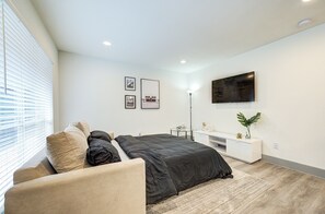 1 bedroom, desk, iron/ironing board, free WiFi