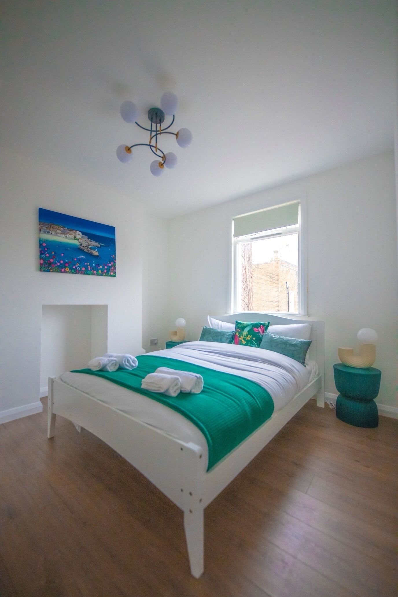 5 bedrooms, iron/ironing board, WiFi, bed sheets