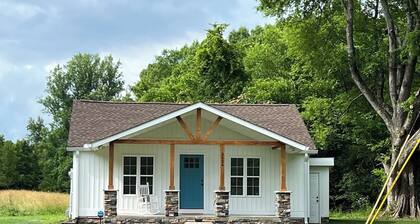 Cottage in the Pines! Charming 2-bedroom bungalow in White Pine