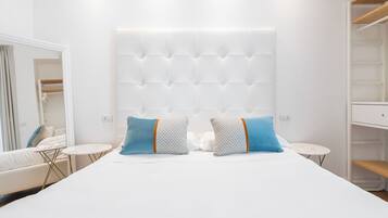 Classic Room, Balcony | Desk, laptop workspace, soundproofing, free WiFi