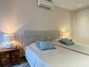 3 bedrooms, in-room safe, iron/ironing board, free WiFi - CASA LOTTCHEN : Villa with private swimming pool, sea view - 3 bedrooms for 6 (Roses)