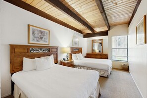 2 bedrooms, iron/ironing board, Internet, bed sheets