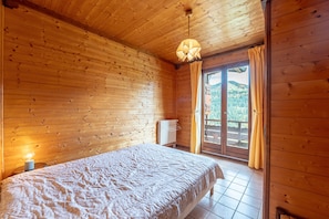 5 bedrooms, iron/ironing board