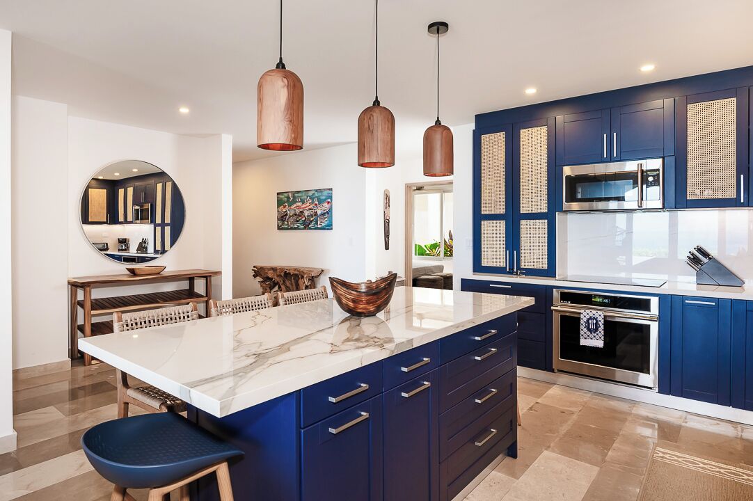 Kylskåp, mikrovågsugn, ugn och spishäll