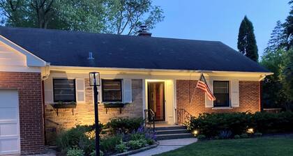 Charming 3-bedroom house with AC and WiFi in Wilmette