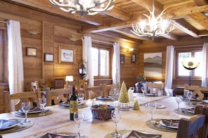 Dining - Chalet, wifi, 150m from shops, 1st floor, terrace, balcony, fireplace or stove, parking, tv (Les Deux Alpes)