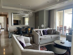 Living area - Spacious 3-bedroom apartment with Spa room, WiFi in fabulous Nuevo Vallarta (Nuevo Vallarta)