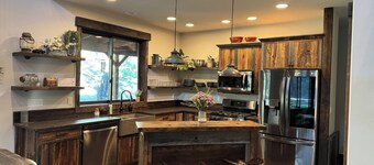 33 miles from Glacier! A place to pause and reconnect minutes from Whitefish.