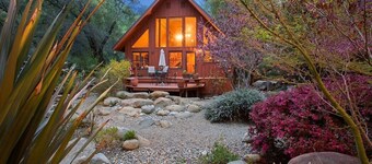 Charming 3-bed cabin in amazing Three Rivers with AC, Wi-Fi 
