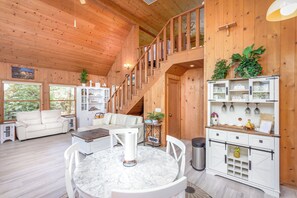 Interior - Sequoia 3-bed Cabin - Peaceful - Three Rivers (Three Rivers)