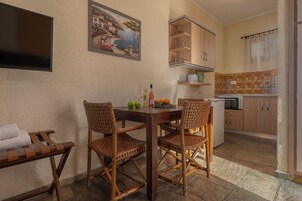 Frigobar, horno, placa de cocina