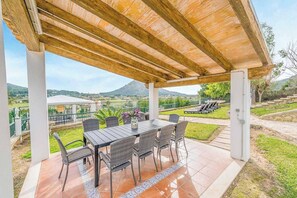 تناول الطعام بالخارج