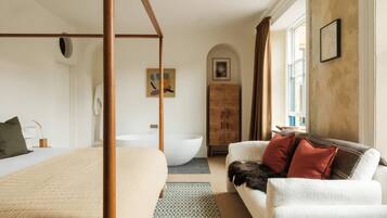 Elm | Soundproofing, free WiFi