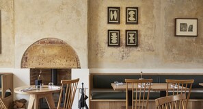 Restaurant - Holm Somerset (South Petherton)