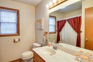 Hair dryer, towels - Charming Family Cabin in Crosslake (Crosslake)