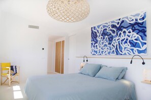 5 bedrooms, iron/ironing board, free WiFi, bed sheets